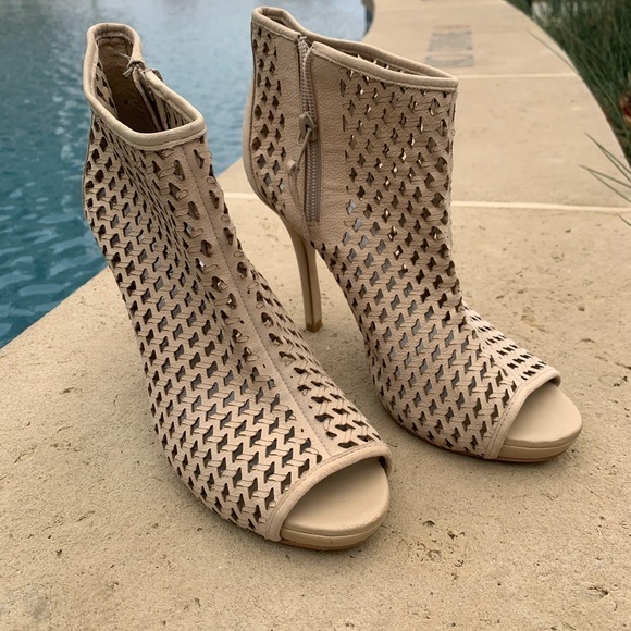 Gianni Bini 5 inch stiletto, open toe, booties, cream beige color in size 8 1/2 - Picture 3 of 12